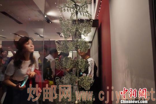 ������ĸ��������ͭҡǮ�� ������ ��