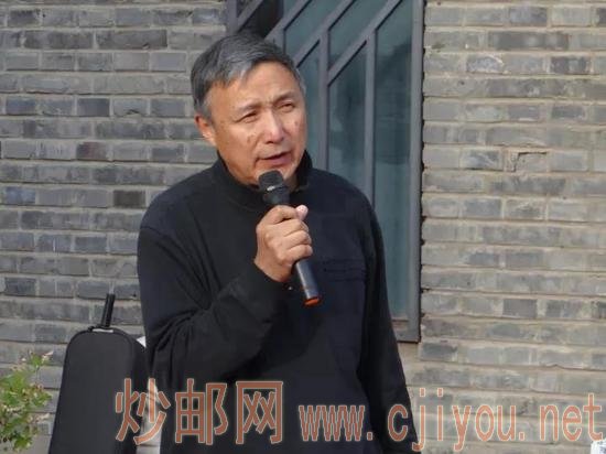 上苑艺术家代表李向明先生在开幕式上致辞