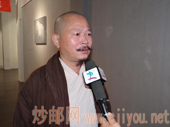 著名行为艺术家追魂接受媒体采访