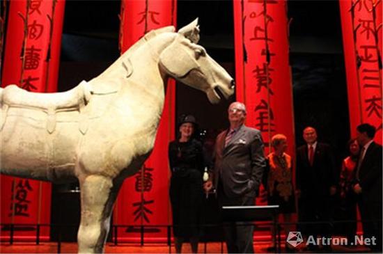 �й�פ�����ʹ����ΰ��ͬ����Ů��������ض���������ι�չ����