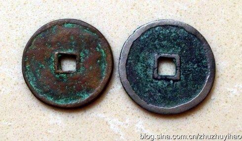 左, 铜质 直径21.5毫米 厚度1.5毫米 小穿4.2毫米(对角)重约3克