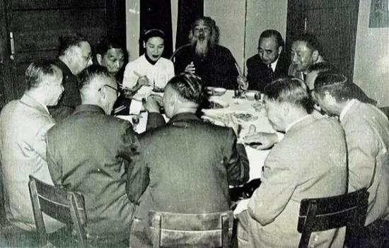 ������һ��ϲɫ���Ŵ�ǧ