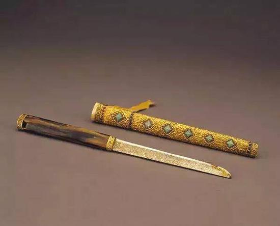 ��Ƕ��ʯ��ţ�ǰ�С��