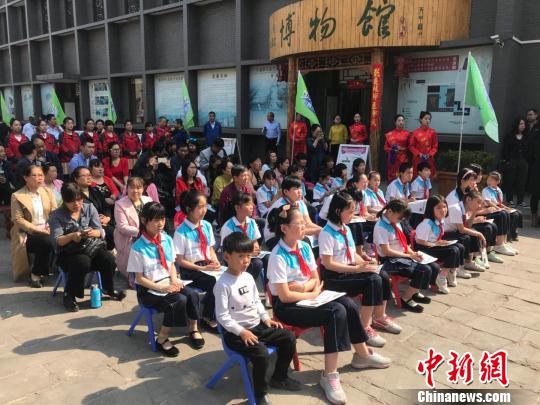 �û���ּ��Ϊ�������ռ���ͳ�Ļ�������һϵ�п�ѧ�Ļ������������� ��