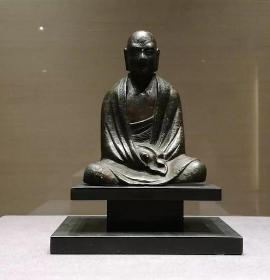 �������