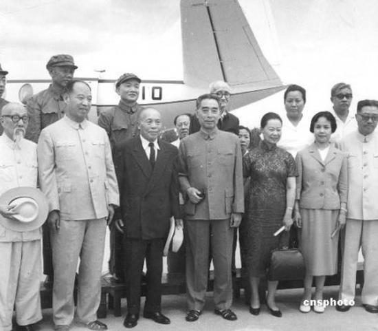  1965��7��20�գ����Ρ�������������ͳ���������ʺͷ��˹��½�������ص��������ܶ���������������ӭ��