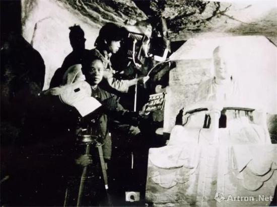 1979�꣬������ʯ�̡���¼Ƭ�����ֳ�