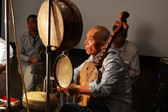 ��Ļ���գ�����������ƤӰ������������Ϊ���ڱ��ݡ�