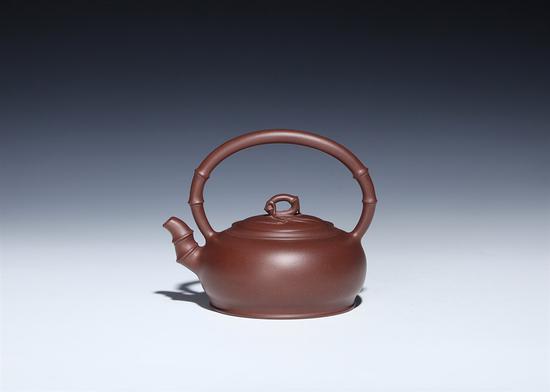 艺术家刘军作品 虹途提梁壶 泥料:底槽清 年代:2018 容量:400 CC