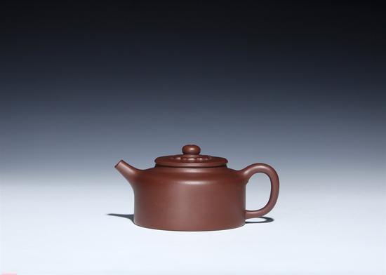 艺术家刘军作品 平盖菱花壶 泥料:底槽清 年代:2017 容量:350 CC