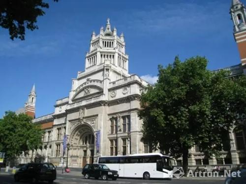 V&A