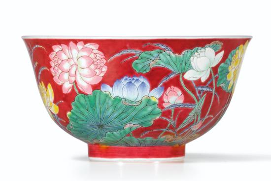 清康熙 御制胭脂紅地琺瑯彩莲花图盌