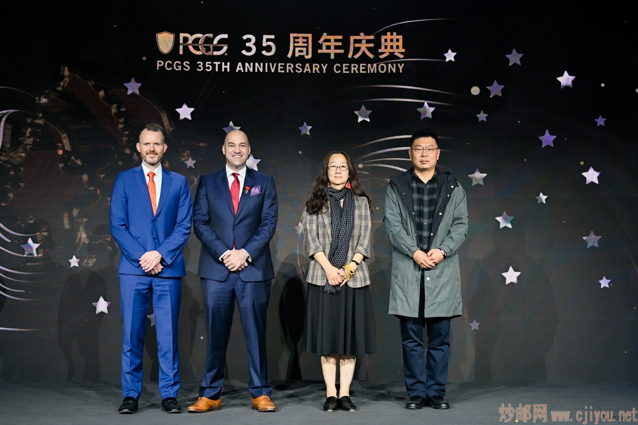 �������ң�����פ�Ϻ������¹�������������Jeffrey D.Dutton�Žܷ�������PCGS����ҵ���ܲ�Michael Oviedoŷ����������Ϻ�������޹�˾��ҵ��ר�ҳ���Ůʿ���Ϻ�������޹�˾�߼���������ʦ�β�����